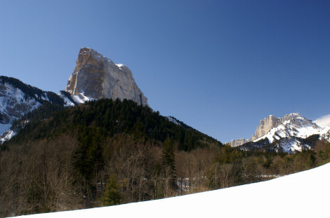 Le Mont-Aiguille depuis les Pellas 01petit.jpg