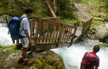 La passerelle tient encore 28petit.jpg