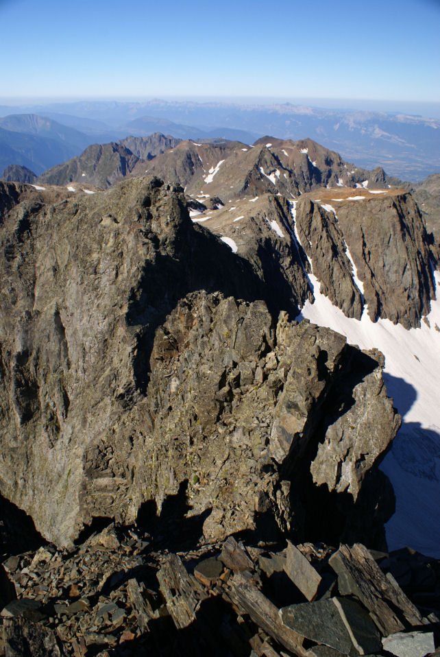 Vue sur la suite des arêtes 11petit.jpg