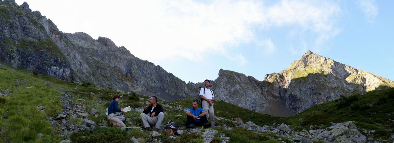 Pause avant de remonter la croupe vers le col 02petit.jpg