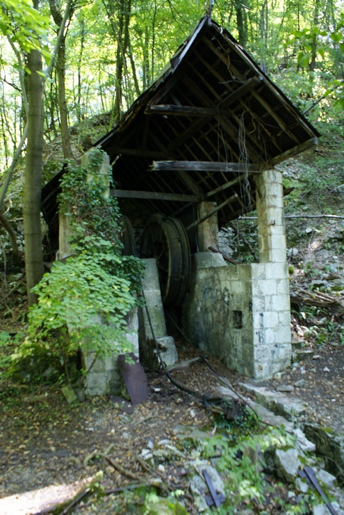 Un ancien treuil 009petit.jpg