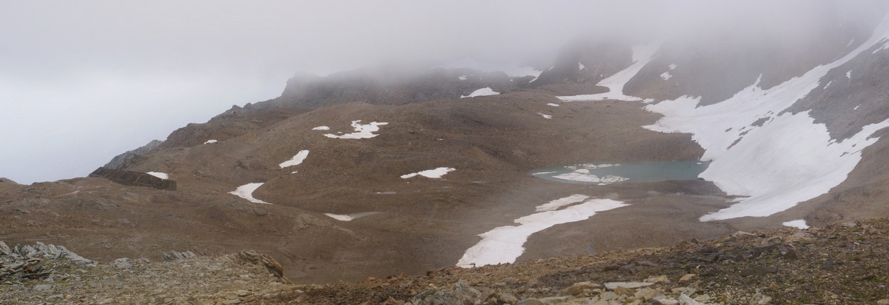 Vue sur les ruines, le bivouac et le lac Galambra 25petit.jpg