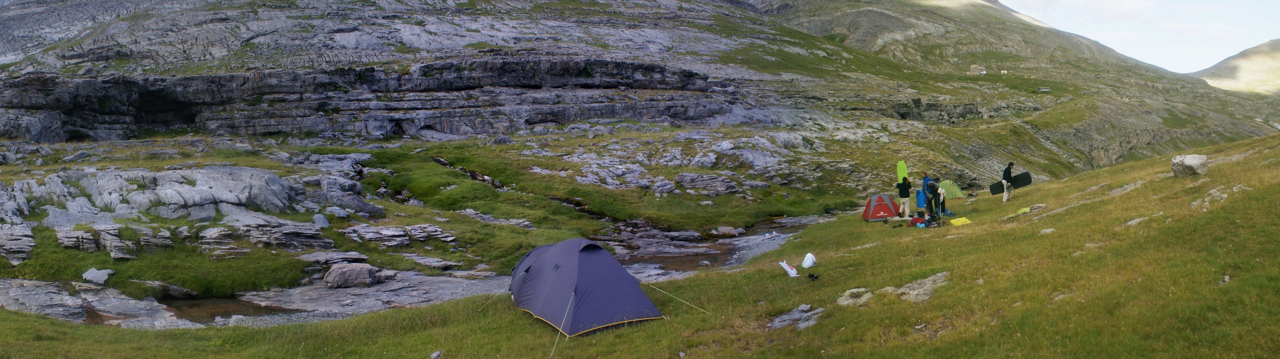 Bivouac près de sources sous le refuge de Góriz C19petit.jpg