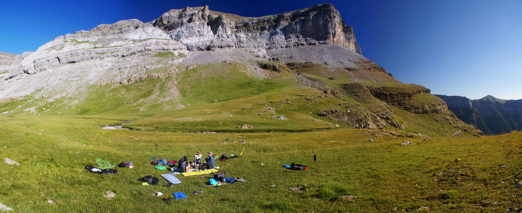 Bivouac au dessus du cirque D20petit.jpg