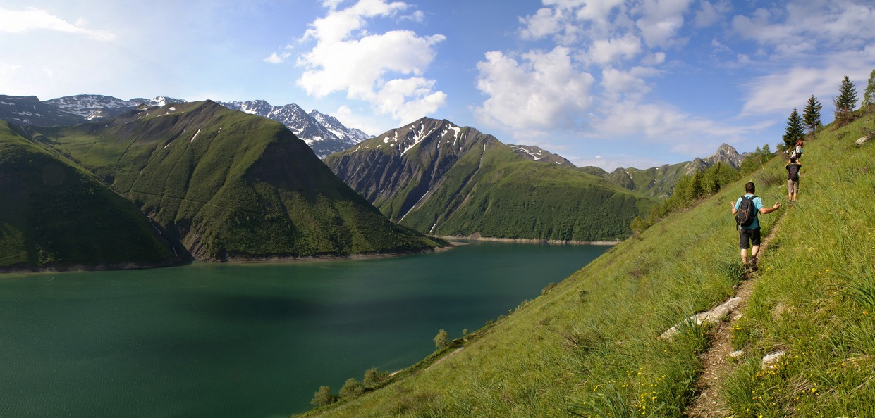 Au-dessus du lac de Grand Maison 01petit.jpg