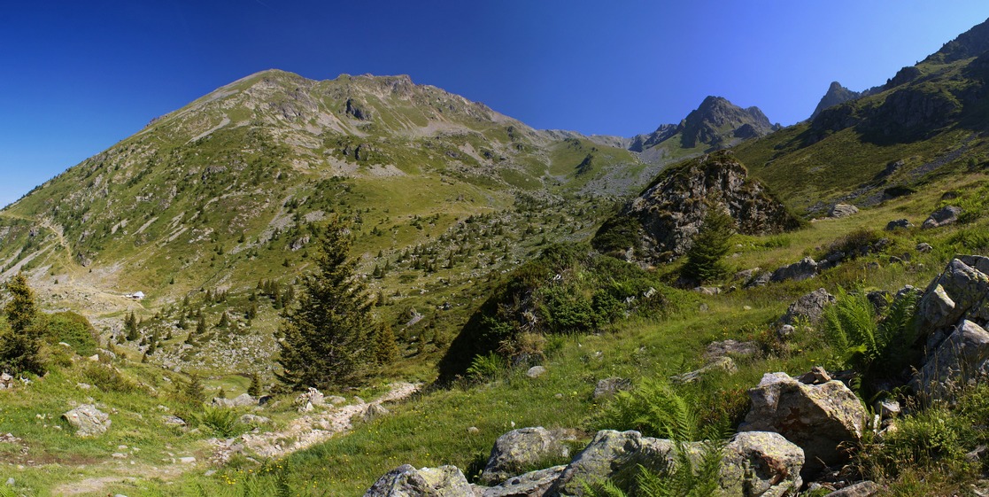 Le vallon des lacs du Vénétier 01petit.jpg