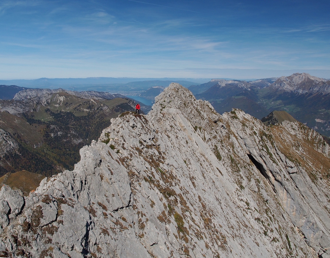 Un randonneur solitaire qui en finit avec l'arête 14petit.jpg