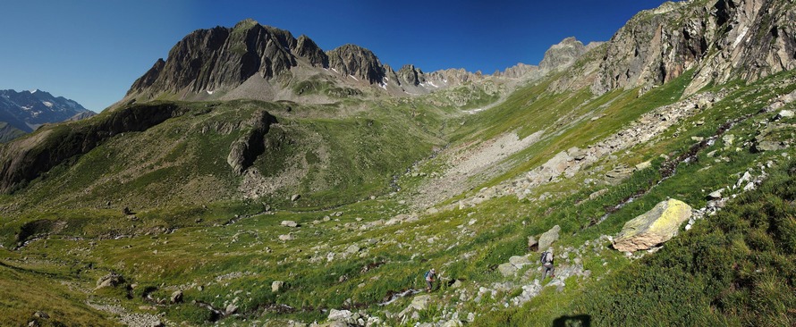 En remontant le ruisseau du Pin dans le premier cirque 03petit.jpg