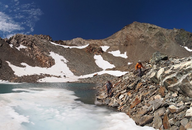 Vue sur le col de l'Amiante et le Rocher Blanc 17petit.jpg