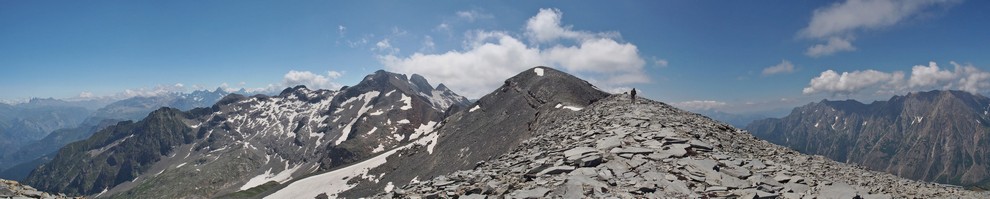 Un chemin dallé menant au Pic du Col d'Ornon 24petit.jpg